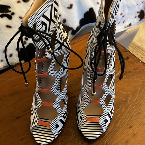 SeXXXy Stiletto Heels w/ Geometric Patterns and Cool Cutouts - Picture 2 of 13